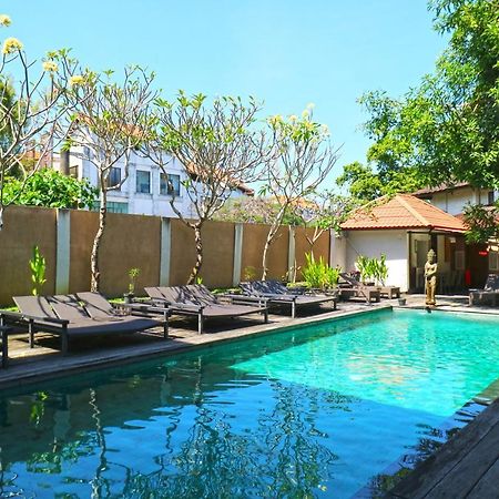 Legian Hostel Mirah מראה חיצוני תמונה