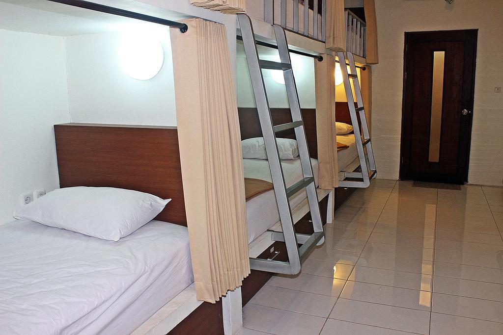Legian Hostel Mirah חדר תמונה
