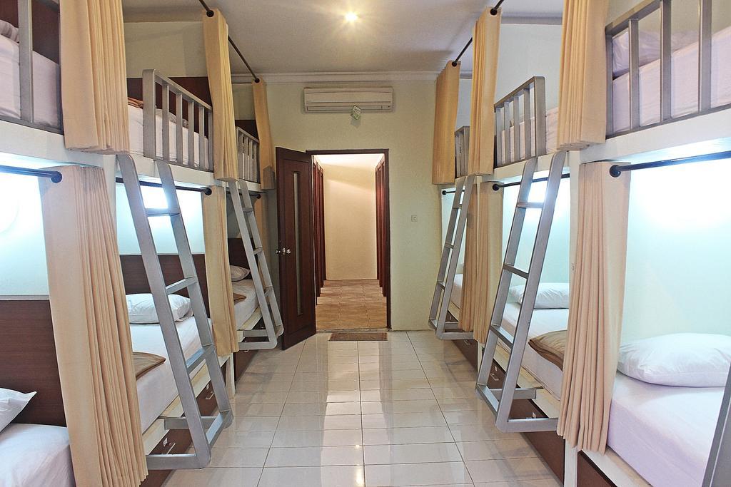 Legian Hostel Mirah חדר תמונה