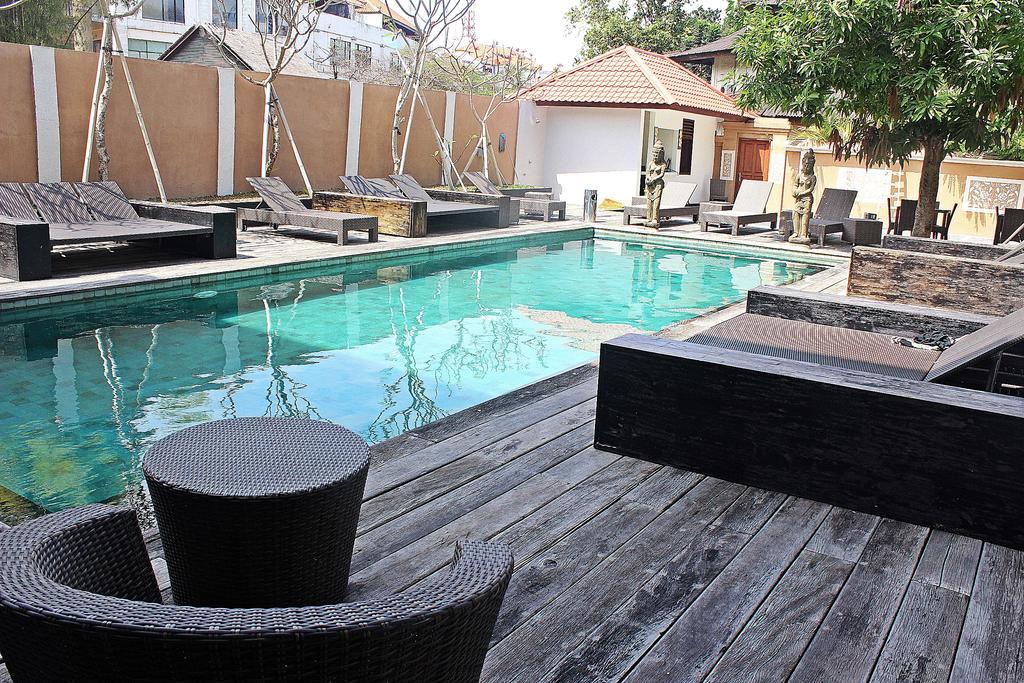 Legian Hostel Mirah מראה חיצוני תמונה