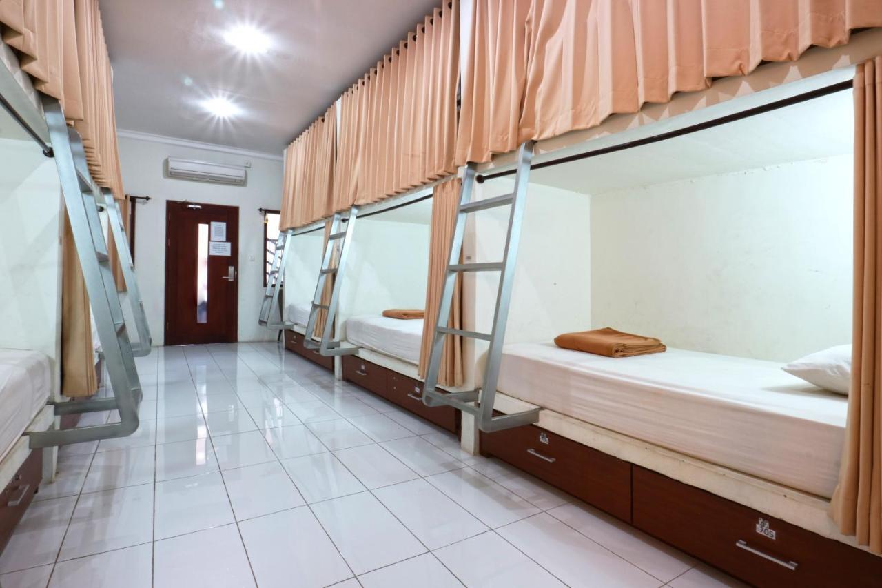 Legian Hostel Mirah מראה חיצוני תמונה
