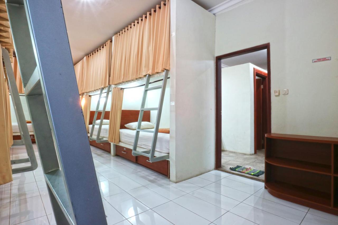 Legian Hostel Mirah מראה חיצוני תמונה