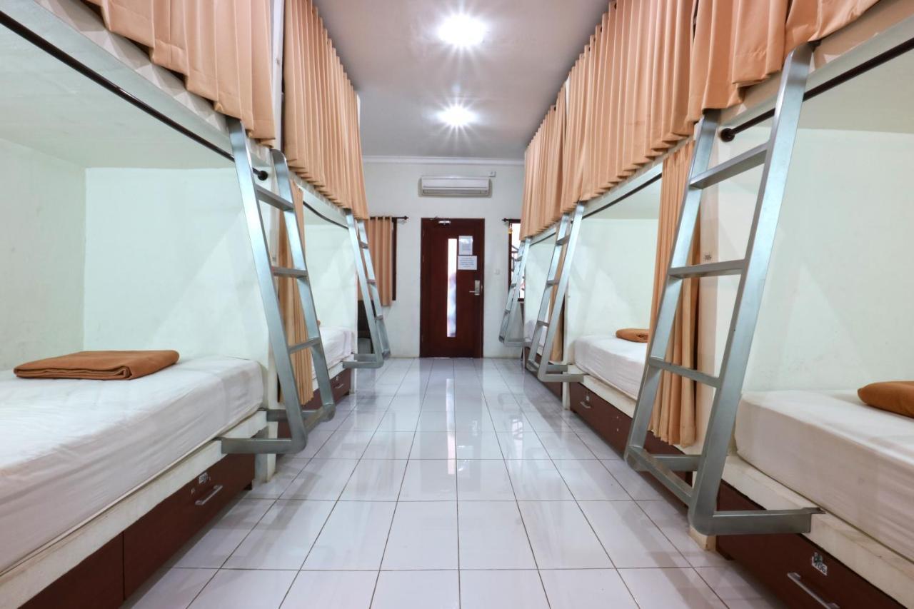 Legian Hostel Mirah מראה חיצוני תמונה
