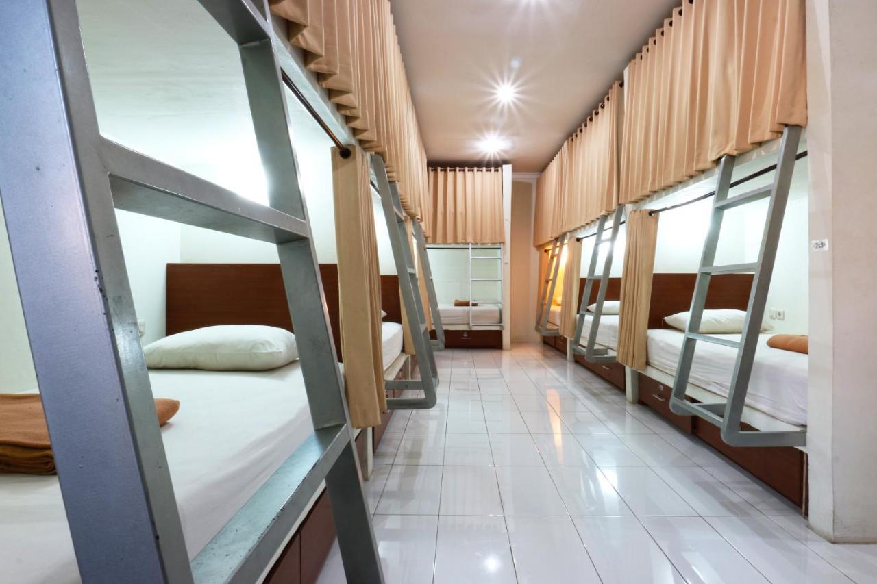 Legian Hostel Mirah מראה חיצוני תמונה
